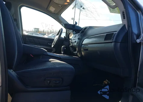 2015 Nissan Armada Platinum/Sl/Sv z USA, uszkodzony, nr VIN 5N1AA0NC5FN611461